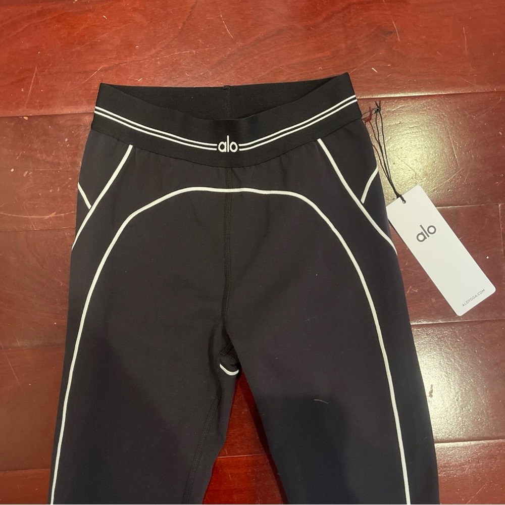 ALO Yoga Airbrush High-Waist Heart Throb Leggings White/Black XS NWT - Picture 2 of 5